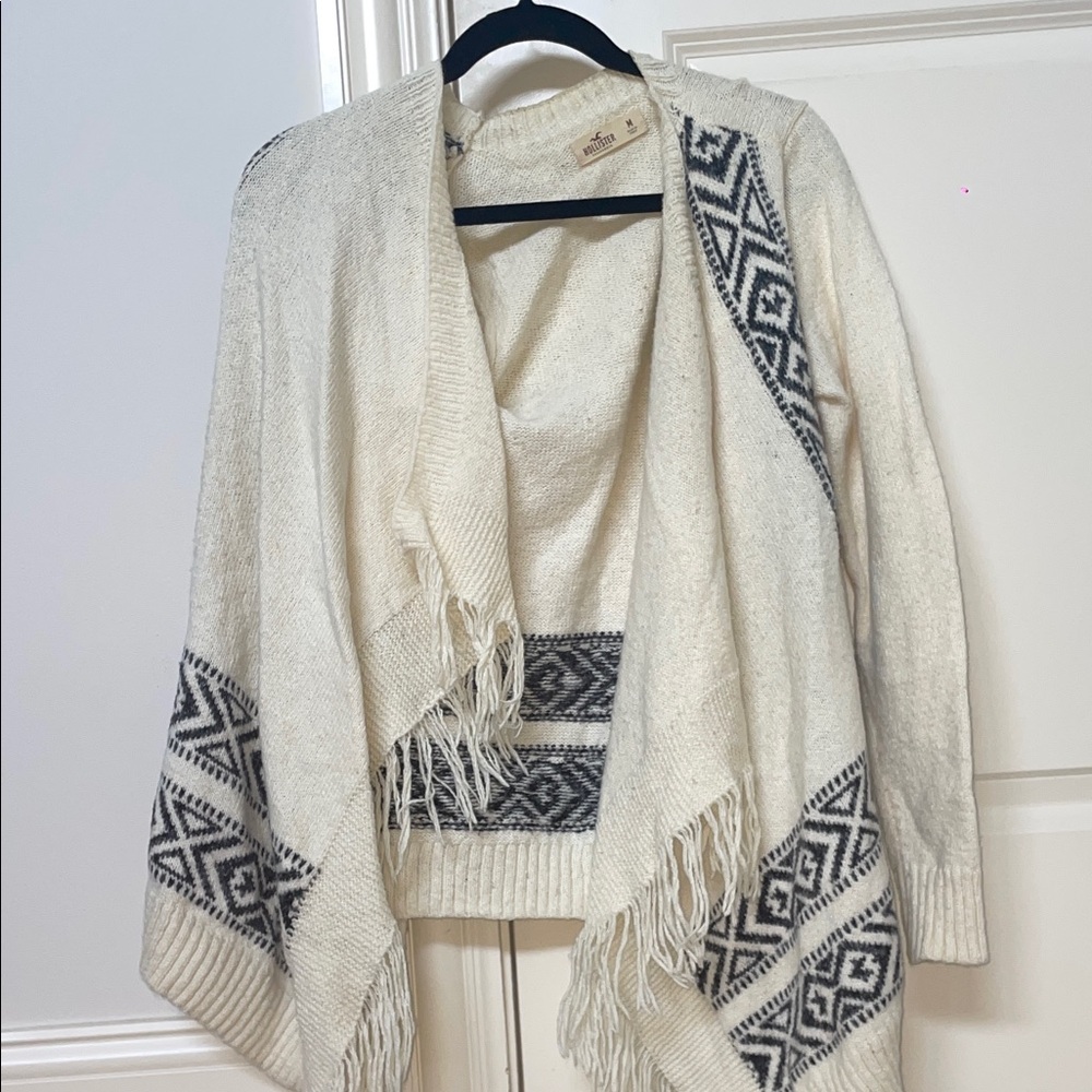 Hollister Cream and Black Patterned Poncho